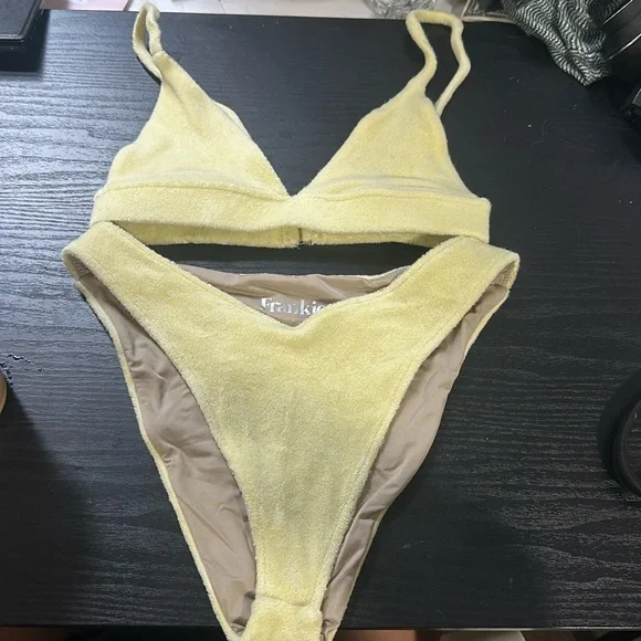 NWOT Frankie’s Bikini Terry Cloth Set 💛💛 - Picture 1 of 7